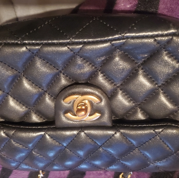 Vintage CHANEL Quilted Lambskin Curved Flap 24K Gold CC Shoulder Bag​ - Picture 3 of 3